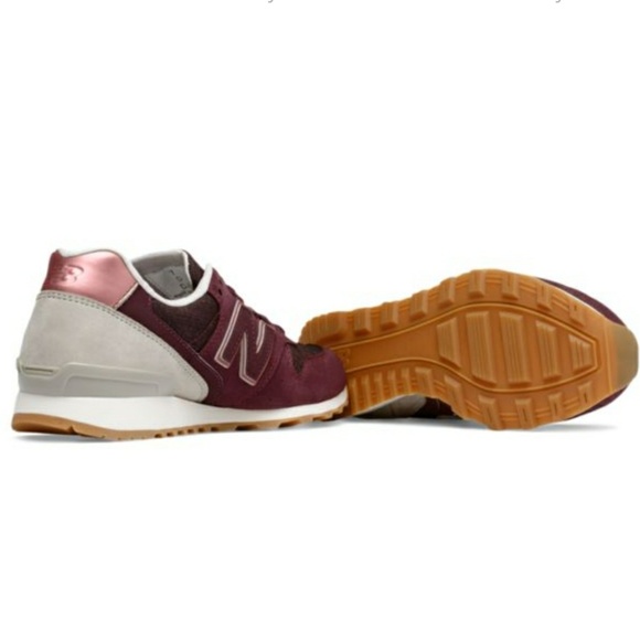 8.5 & 10 '696' SneakerSUPERNOVA Red - Picture 4 of 8